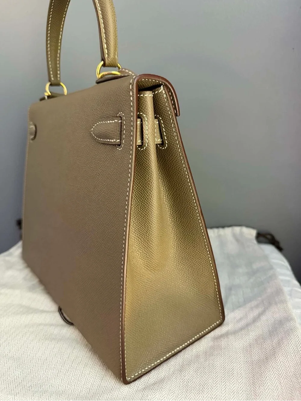 Taupe sellier Leather Satchel H Etoupe Epsom leather Kelly 28 GHW handmade